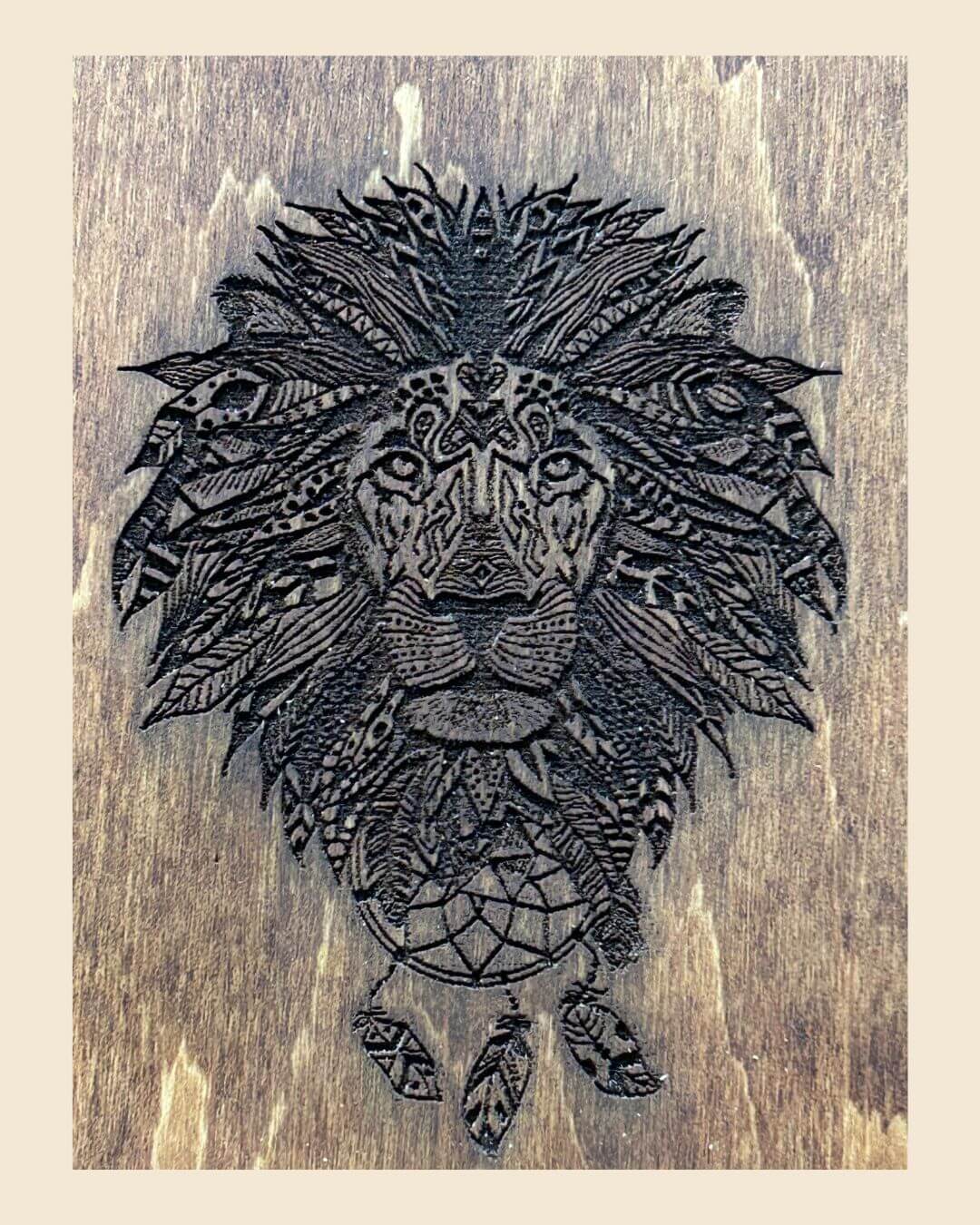 6 მილიმეტრიანი ხის პირამიდების დეტალური ხედი - სადჰუს დაფის ზედაპირი.