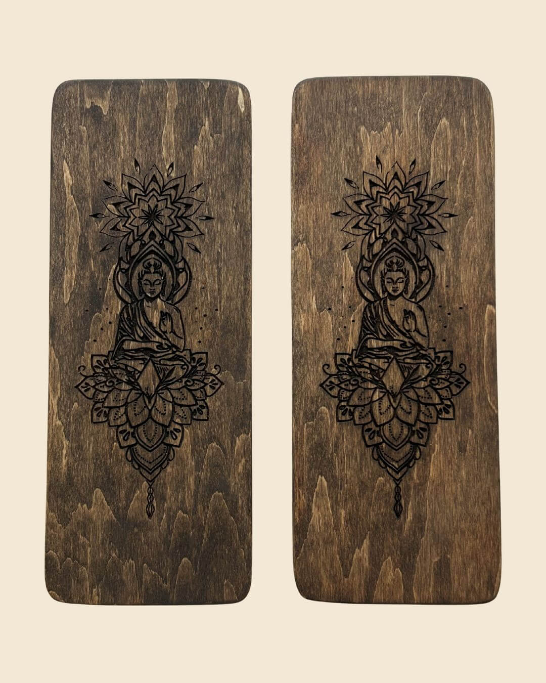 10 მილიმეტრიანი ხის პირამიდების ხედი - ექსტრემალური სადჰუს დაფის ზედაპირი.